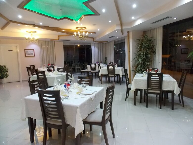 Hotel Strora