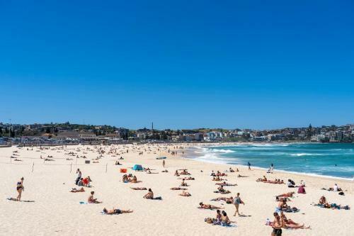 Premium Bondi 2 Bed Apartment With Outdoor Patio