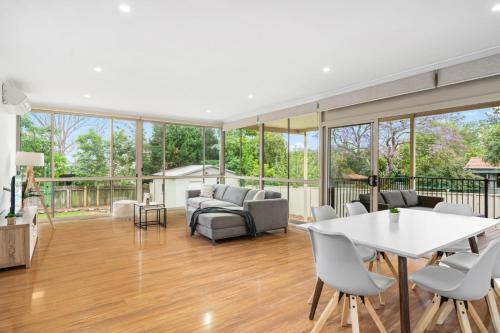 Big Stylish 3 Bed House With Free Parking