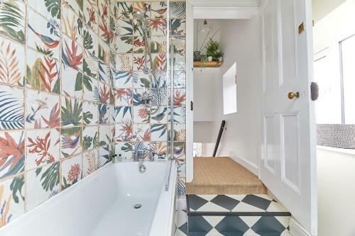 Host & Stay - Percy Cottage