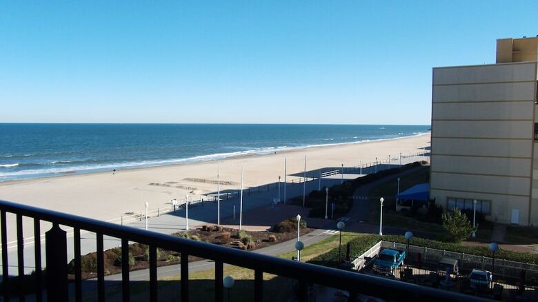 Best Western Plus Sandcastle Beachfront Hotel