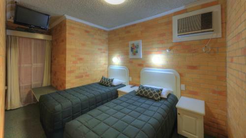 Cousins Motor Inn