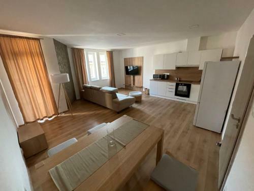 Apartm�ny B. N?mcov�