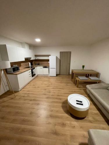 Apartm�ny B. N?mcov�