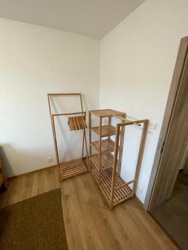 Apartm�ny B. N?mcov�