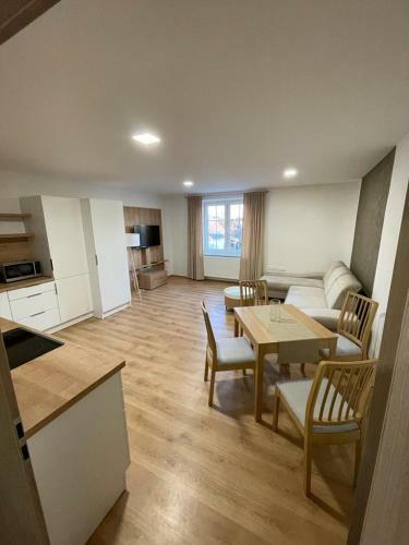 Apartm�ny B. N?mcov�