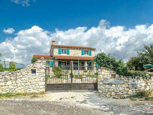 Traditonal Stone Villa For 9 People With Pool In Central Istria