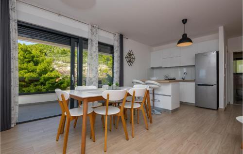 Stunning Apartment In Baska Voda With 2 Bedrooms