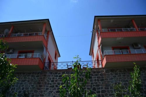 Tay Villa