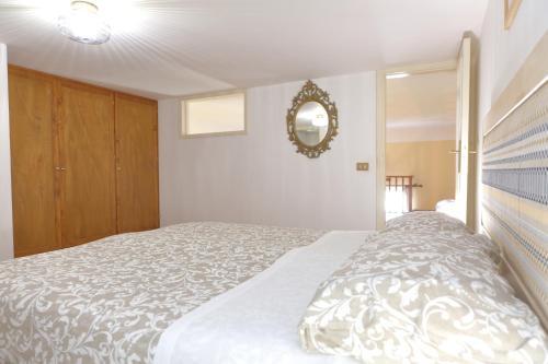 Sunny Flat - Self Apartments