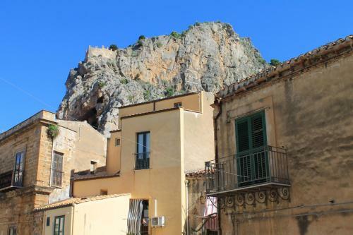 Adelfes Apartments