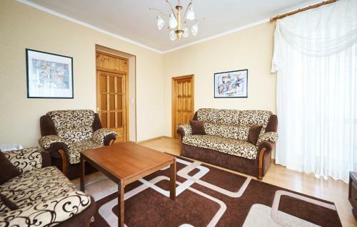 Victory Square Apartment