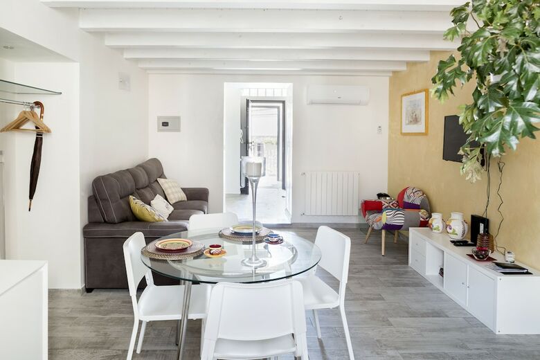 Hostal Scuto Home