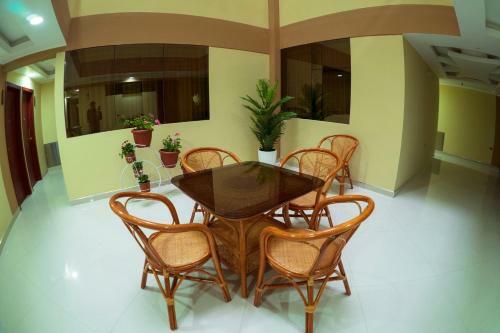 Hotel R&n Shullkas Suites