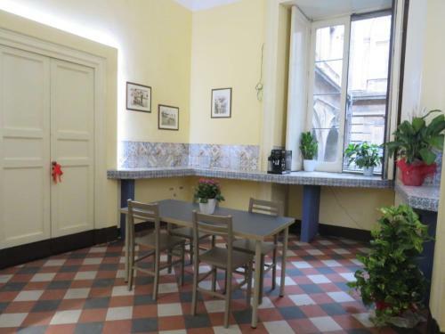 Hostal Let's B&B