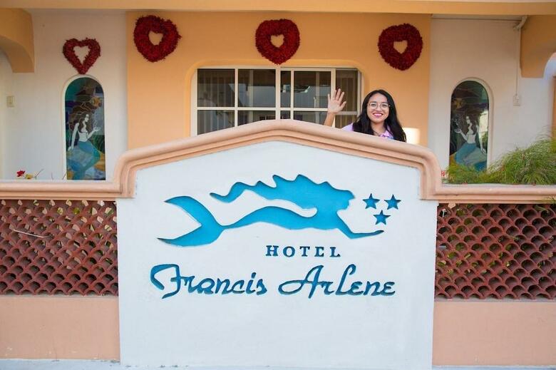 Hotel Francis Arlene