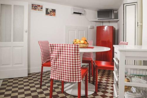 Casa Sciuti, Cozy Apartment With Roof Terrace