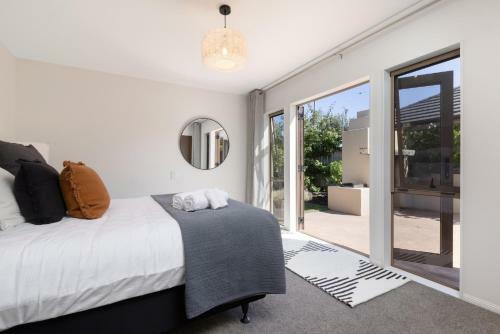 Mediterranean Villa Close To Papamoa Beach With Spa Pool