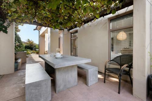 Mediterranean Villa Close To Papamoa Beach With Spa Pool