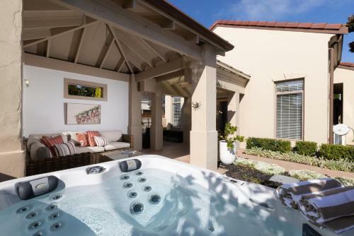 Mediterranean Villa Close To Papamoa Beach With Spa Pool