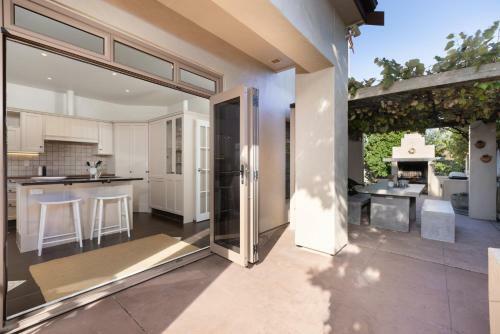Mediterranean Villa Close To Papamoa Beach With Spa Pool