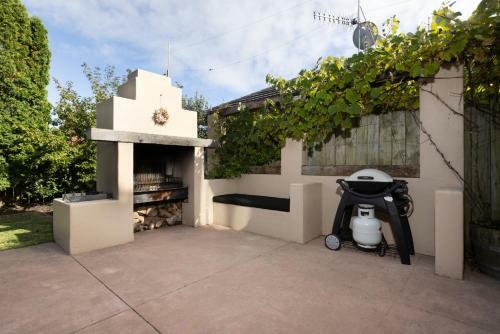 Mediterranean Villa Close To Papamoa Beach With Spa Pool
