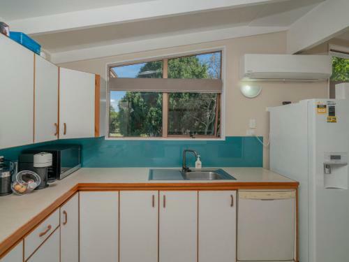 Sandcastles And Sunshine - Pauanui Holiday Home