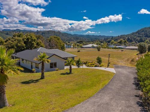 Pauanui Pines - Pauanui Holiday Home