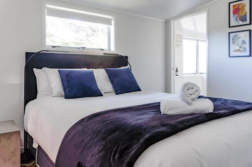 Sleek, Stylish, 4 Bed With Sensational Views