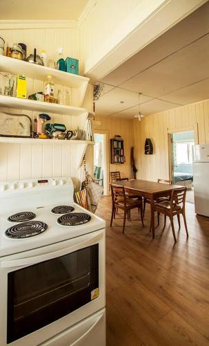 Kiwi Bach W/ Harbour View, Walk To Town + Sleeps 8