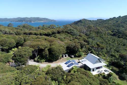 Frosty's Retreat - Great Barrier Island Holiday Home