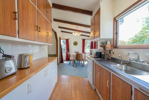 Hinahina House - Te Anau Holiday Home