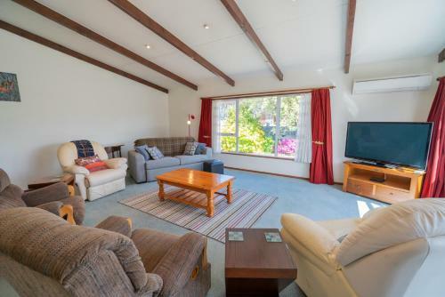 Hinahina House - Te Anau Holiday Home
