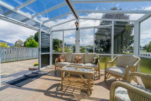 Hinahina House - Te Anau Holiday Home
