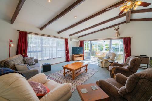 Hinahina House - Te Anau Holiday Home