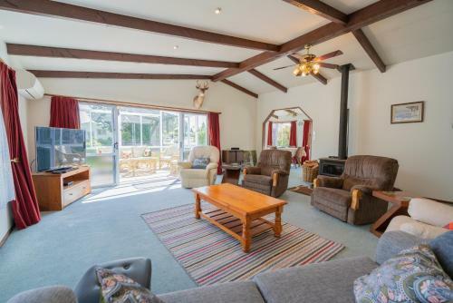Hinahina House - Te Anau Holiday Home