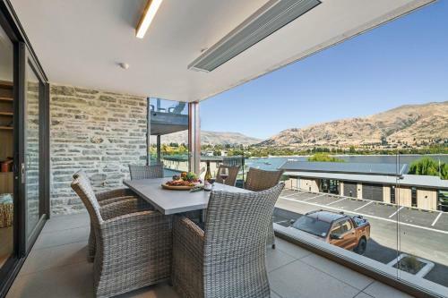 Winona Of Wanaka - Luxury Lakefront Apartment