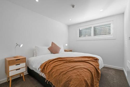 Winona Of Wanaka - Luxury Lakefront Apartment