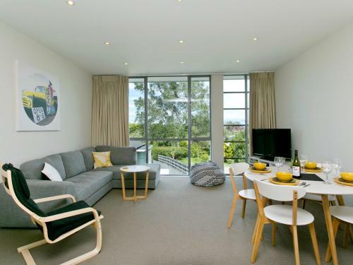 Harbourview Apartment - Taupo Holiday Apartment