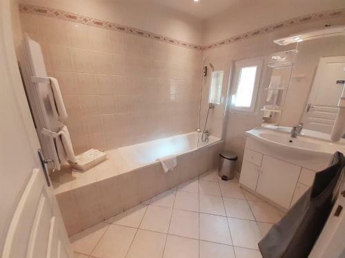Hotel Le Clos Des Capitelles