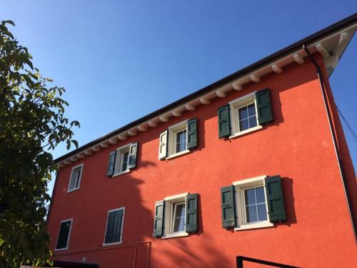 Redhouse Pesina