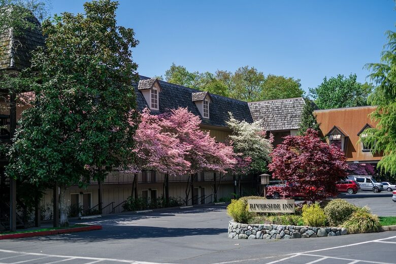 Hotel Riverside Inn