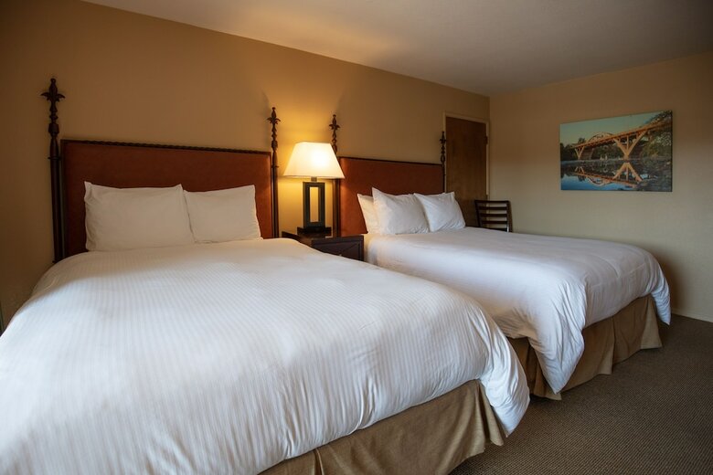 Hotel Riverside Inn