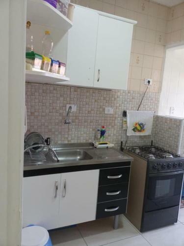 Apartamento 2 Dormitorios - Pr�ximo A Praia Bem Localizado