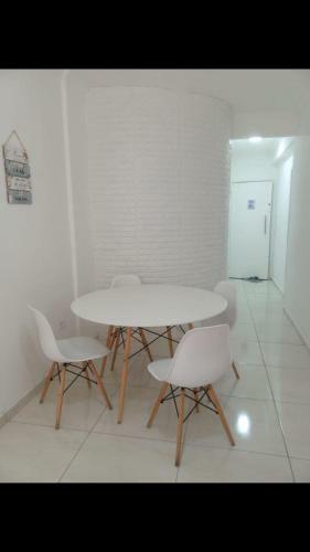 Apartamento 2 Dormitorios - Pr�ximo A Praia Bem Localizado
