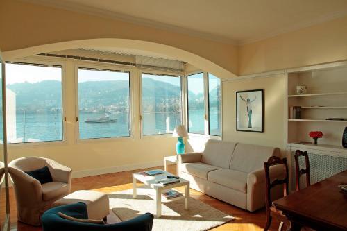 Lake View 9