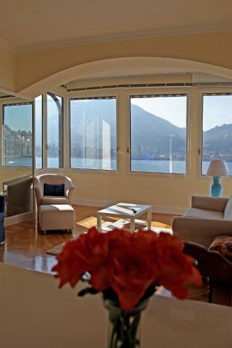 Lake View 9