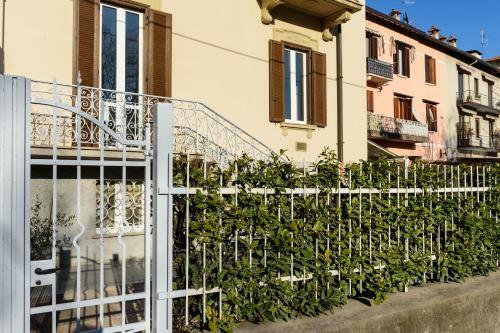 Lora Como Apartment