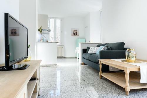 Lora Como Apartment