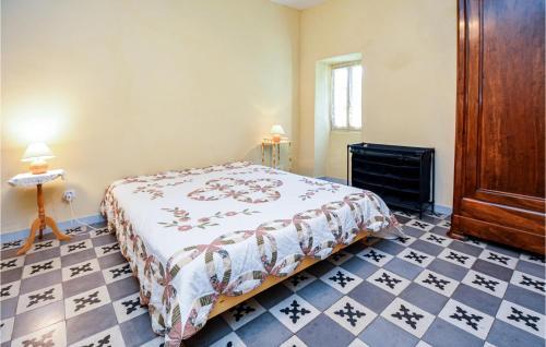 Four-bedroom Holiday Home In Uzes